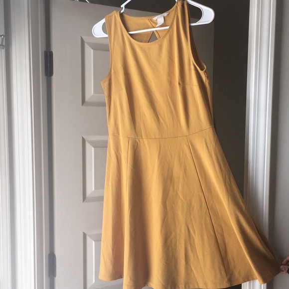 H & M womens mustard colored size M dress - Picture 2 of 10